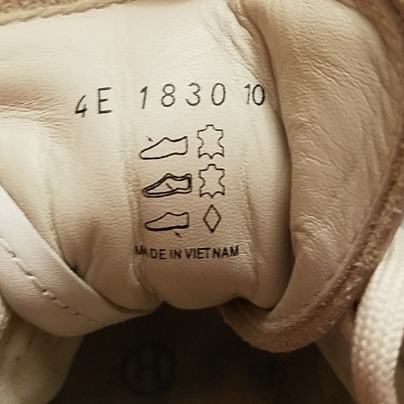 Prada - Picture 3 of 4